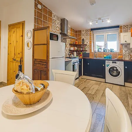 Apartment Luxury 2 Bedroom Self Catering *