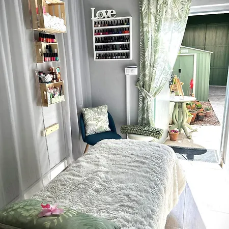 Luxury 2 Bedroom Self Catering Apartment *